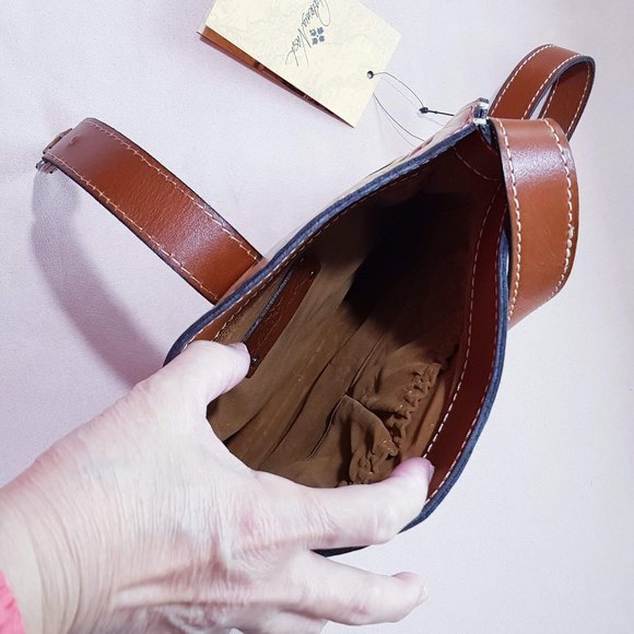 Patricia Nash Antq Rose Venezia Leather Crossbody - Picture 5 of 7